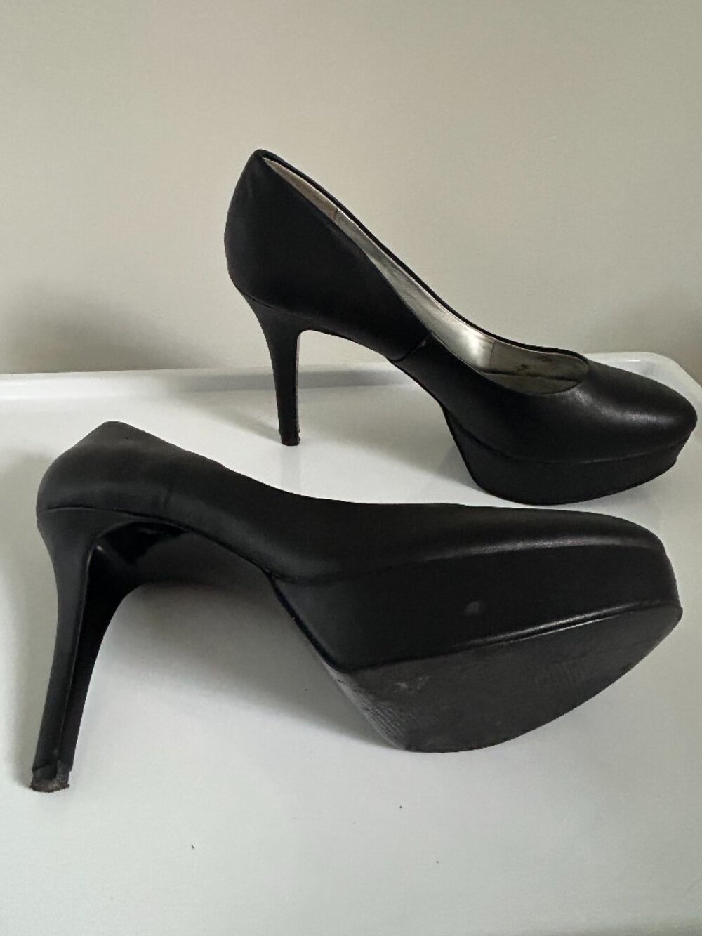 GUESS BLACK STILETTO SHOES SIZE 9M